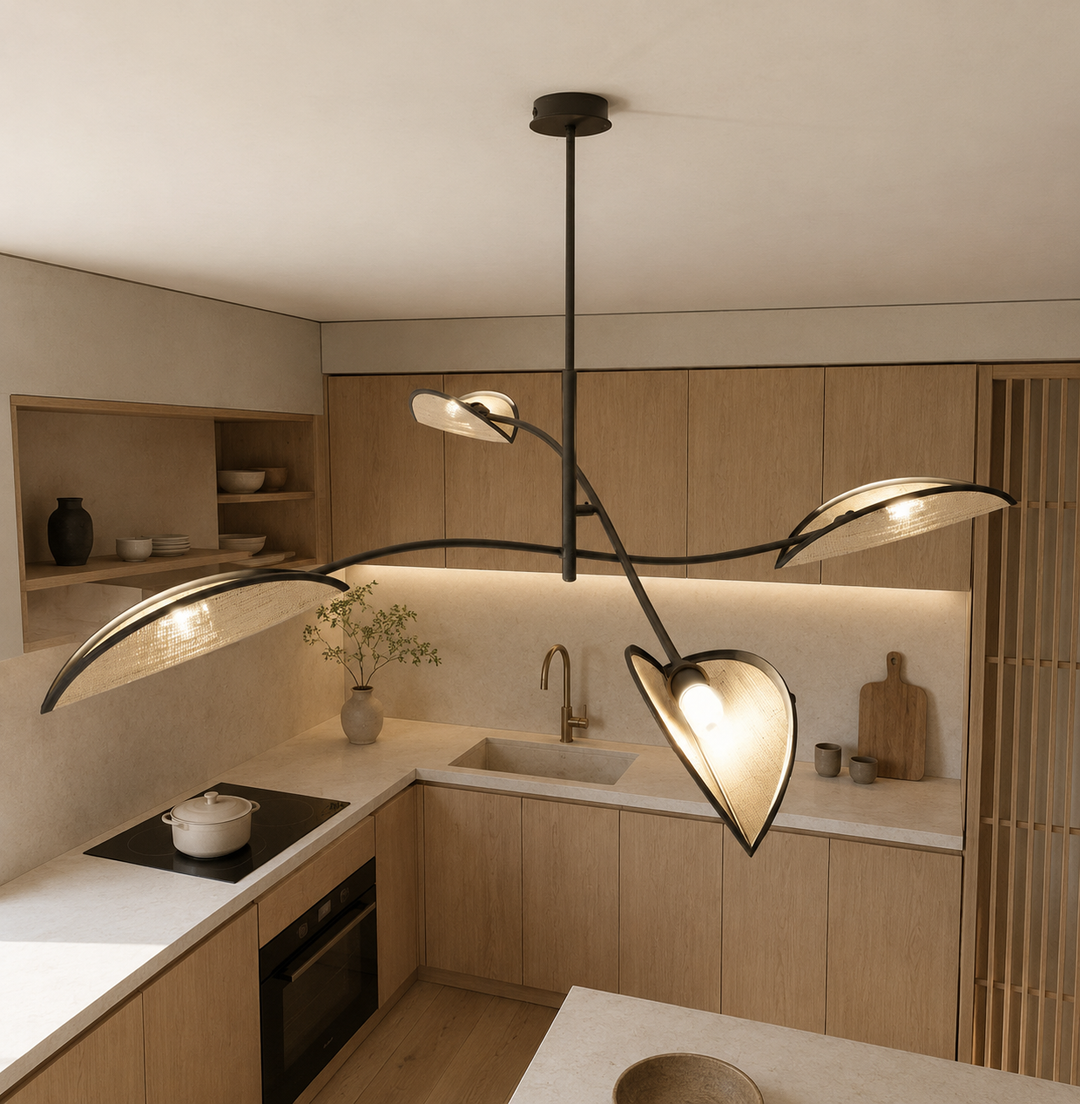LOTUS 4 hanglamp verlicht in lichte Japandi keuken
