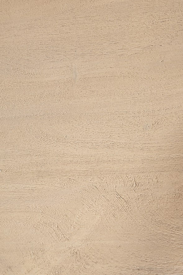 Houten bijzettafel met ronde vorm en natuurlijke uitstraling