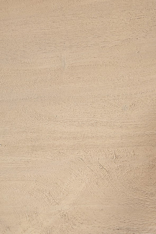 Houten bijzettafel met ronde vorm en natuurlijke uitstraling