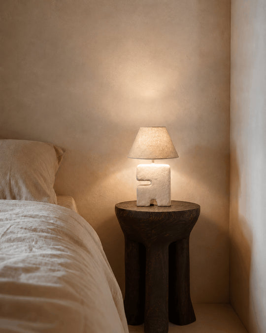 L’Objet witte tafellamp met naturel lampenkap