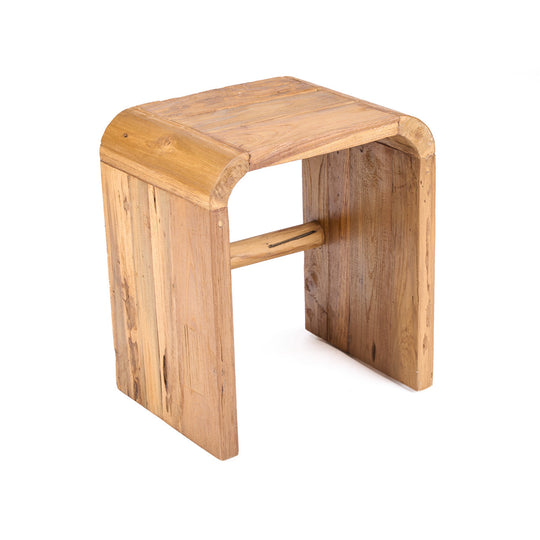 Naturel teakhouten Arc bijzettafel vanuit de tegenovergestelde hoek