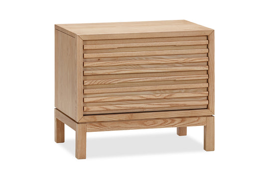 Houten Tanner nachtkastje met 2 lades en stijlvol lattenfront geïnspireerd op Japandi design.
