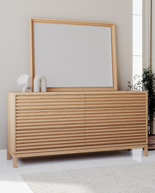 Tanner Japandi ladekast van essenhout als stijlvol dressoir in moderne woonkamer