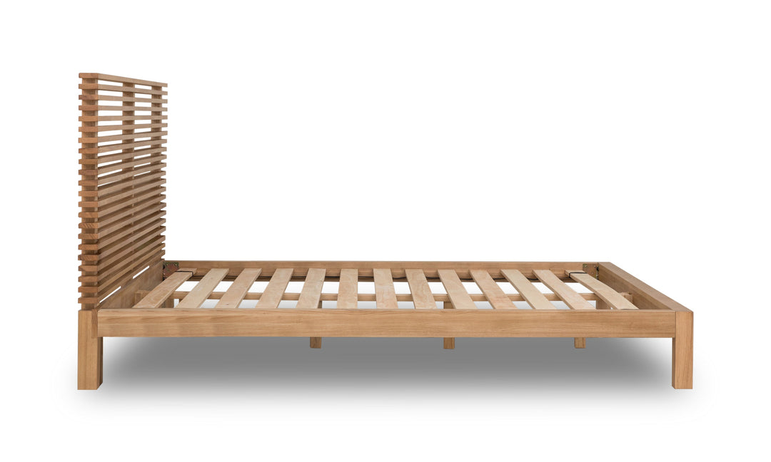 Tanner tweepersoonsbed van massief essenhout met strak latten hoofdbord
