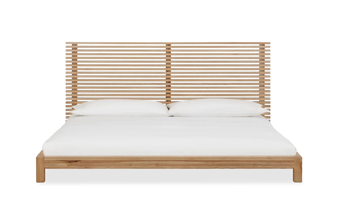 Tanner Japandi bed van massief essenhout met latten hoofdbord in naturel houtkleur